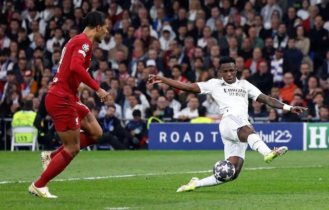 [图]中超-路易斯中框卢卡斯失良机 申花0-0浙江3轮不胜