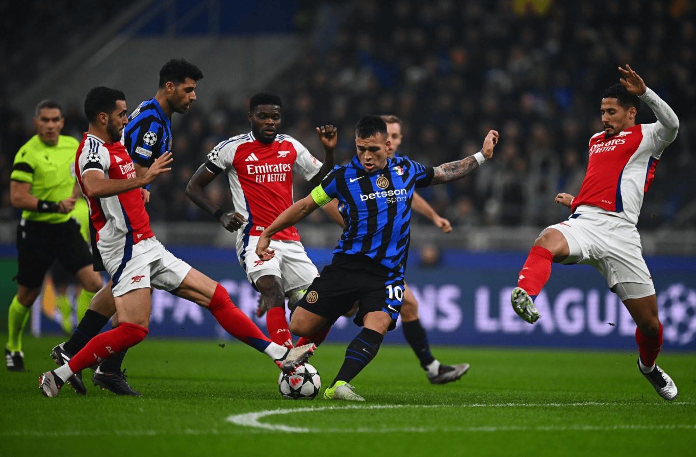 穿上的不是套装，而是全球领先的时装突破！《以闪亮之名》二周年版本盘点